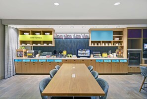 Buffet déjeuner gratuit tous les jours