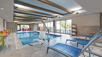 Indoor pool, sun loungers