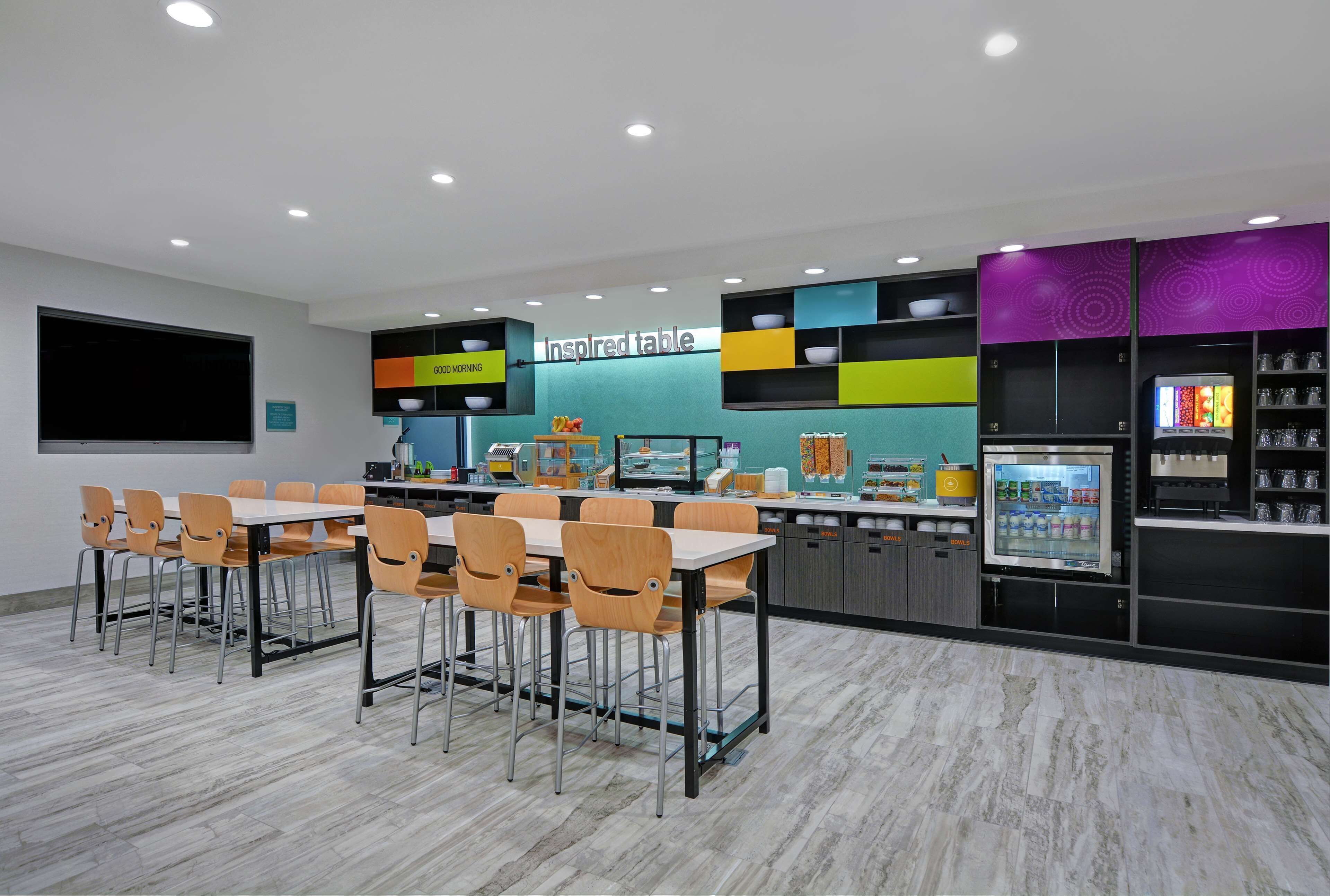 free daily breakfast