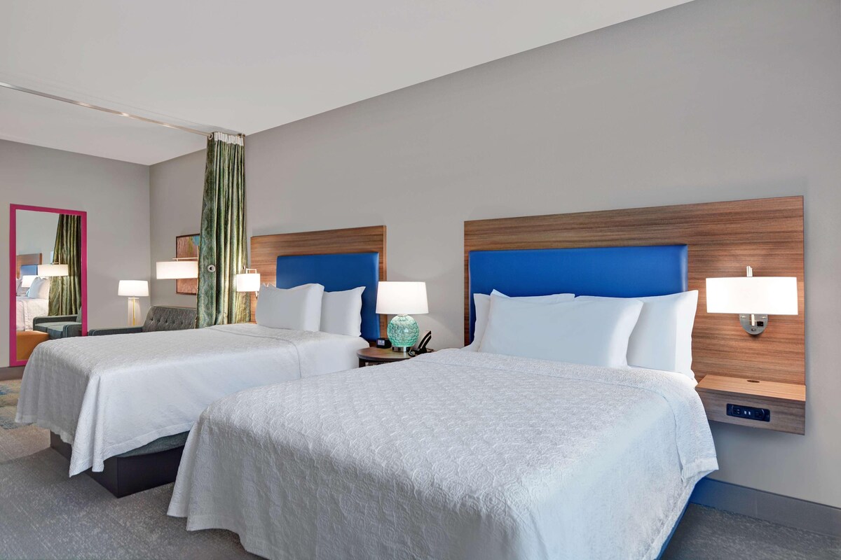 2 Queen Beds Studio Suite Nonsmoking