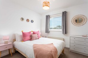 2 bedrooms, desk, iron/ironing board, travel crib