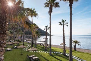 Private beach, free beach cabanas, sun-loungers, beach umbrellas