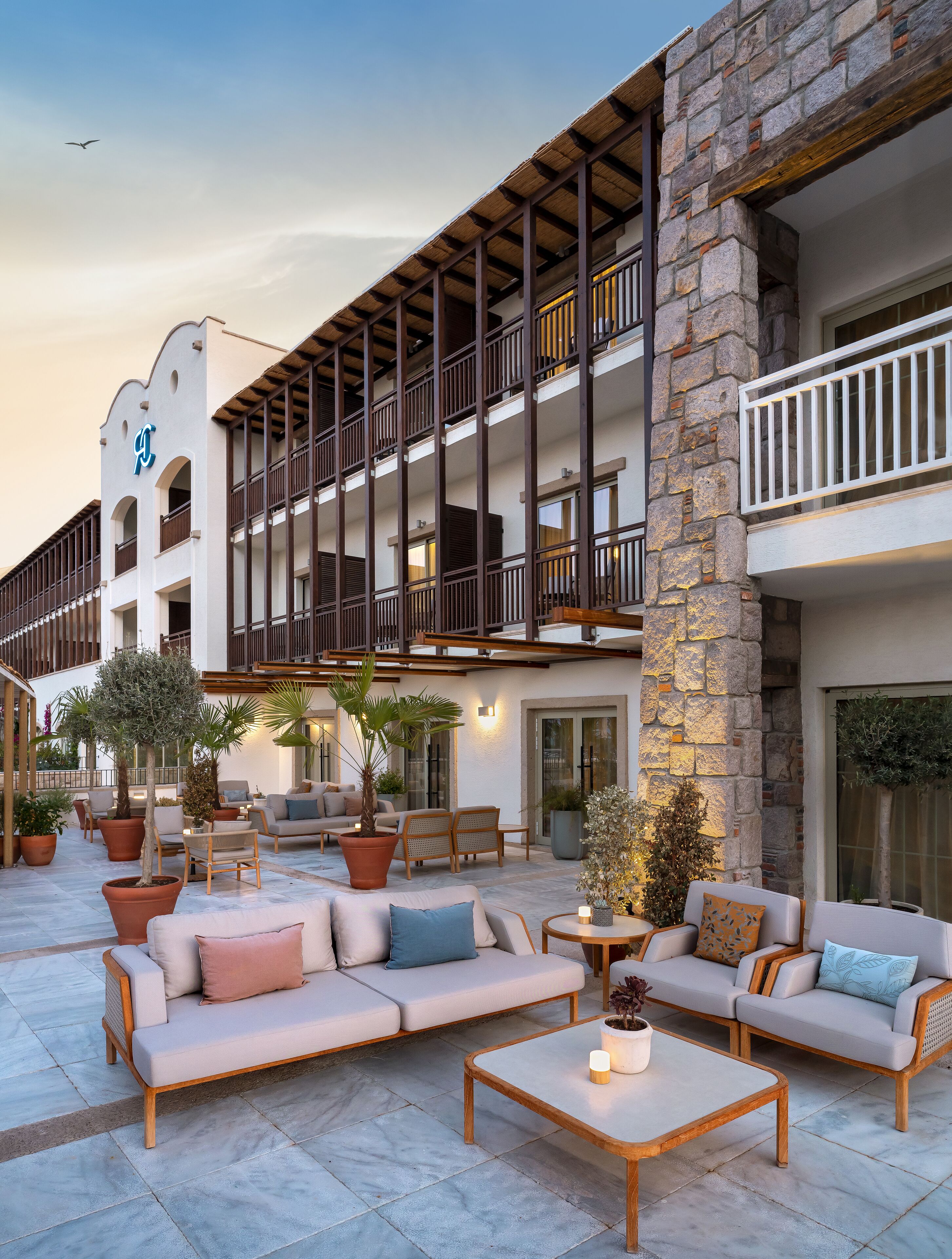 3 restaurants, breakfast, lunch, dinner served; peruvian cuisine