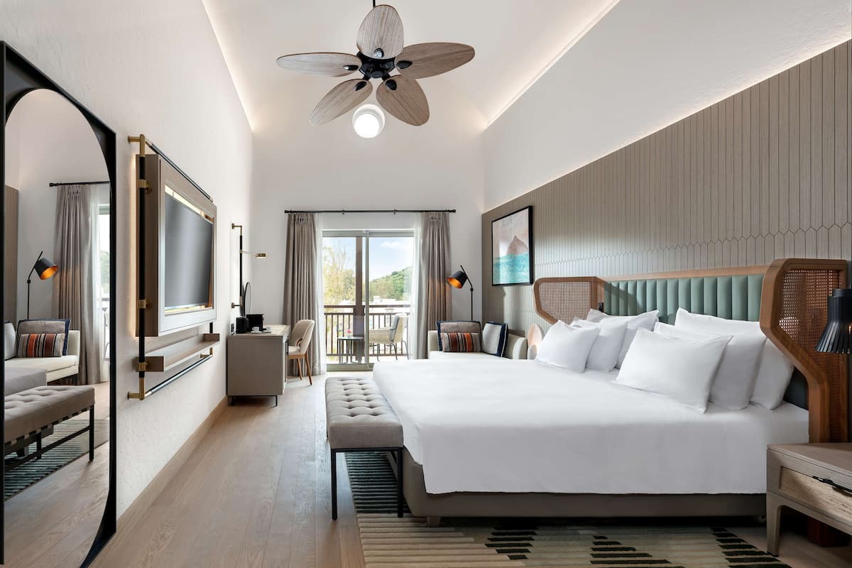 Junior Suite | Premium bedding, minibar, in-room safe, desk