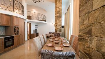 Luxury Apartment | In-room dining