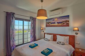 2 chambres, fer et planche à repasser, lit parapluie, Wi-Fi gratuit