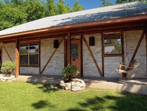 Exterior - Waterpark FUN! A few steps away from the Schlitterbahn Waterpark. (New Braunfels)