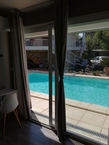 Charming independent studio in Martigues town center, swimming pool, spa