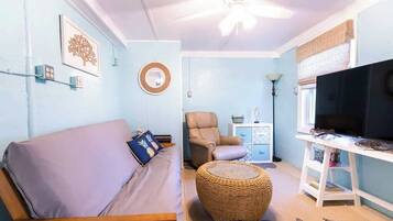 Télévision, livres, espaces bureaux