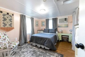 4 bedrooms, WiFi, bed sheets