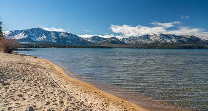 Cozy, updated, minutes to the Lake and Ski resort