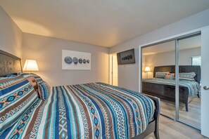 3 bedrooms, iron/ironing board, free WiFi, bed sheets - Cozy, updated, minutes to the Lake and Ski resort (Incline Village)