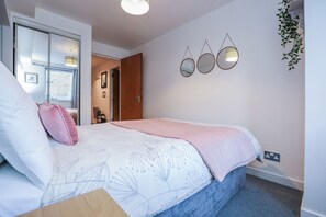 1 bedroom, iron/ironing board, free WiFi, bed sheets - Winter Break in Old Town Apartment Near Castle (Edinburgh)