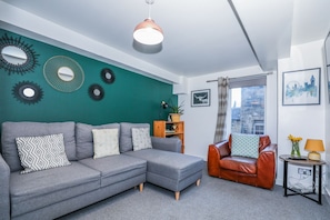 1 bedroom, iron/ironing board, free WiFi, bed sheets - Winter Break in Old Town Apartment Near Castle (Edinburgh)