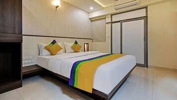 Standard Double Room | Desk, free WiFi, bed sheets