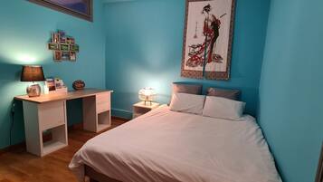 2 bedrooms, desk, iron/ironing board, free WiFi