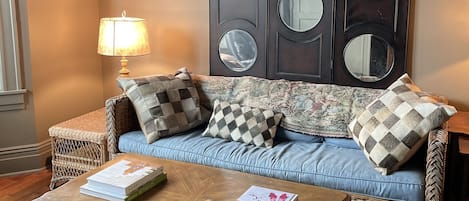 TV connectée, cheminée, lecteur de DVD