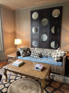 Smart TV, fireplace, DVD player