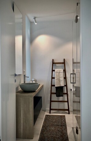 Shower, free toiletries, hair dryer, towels - Maisonette (Tenno)