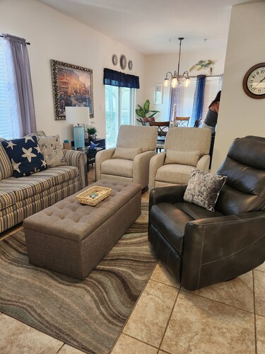 Amazing location!  1mile away from the Beach! Spacious Condo in Gulf Shores😎