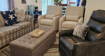 Amazing location! 1mile away from the Beach! Spacious Condo in Gulf Shores😎