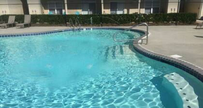Amazing location! 1mile away from the Beach! Spacious Condo in Gulf Shores😎