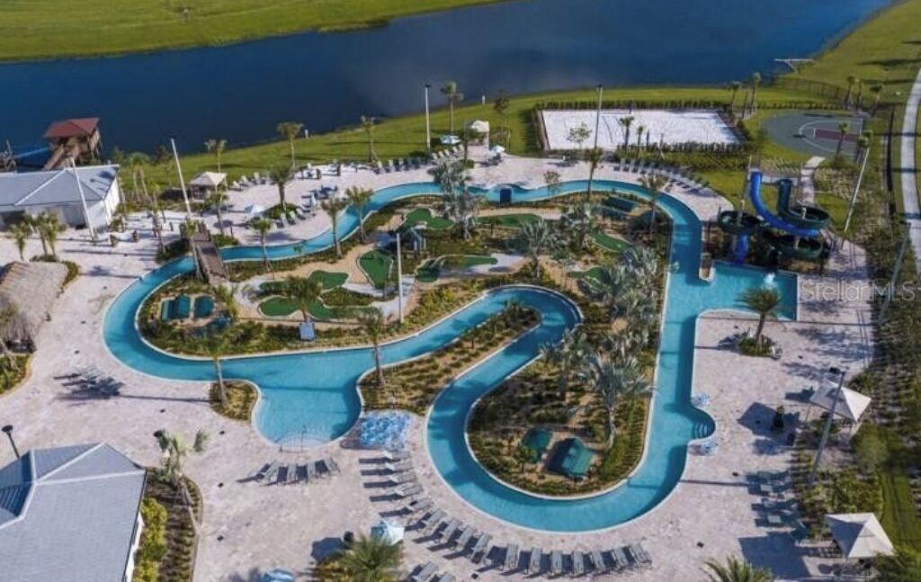 Piscina all'aperto, una piscina riscaldata