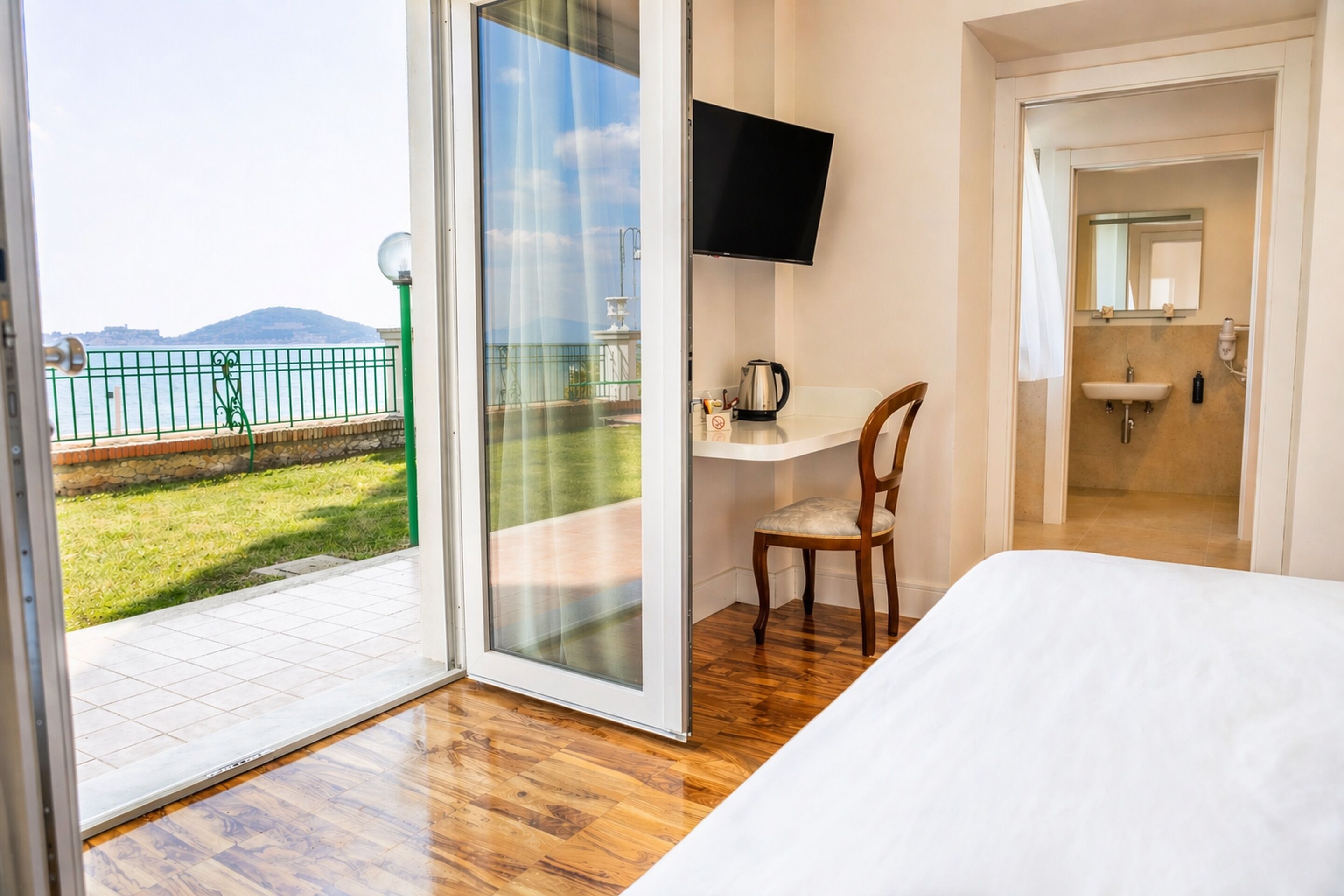 Superior Room, Patio, Sea View