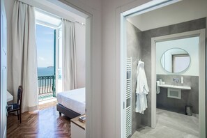 Pillow-top beds, desk, laptop workspace, free WiFi - Villa Maria Teresa Boutique Hotel (Formia)