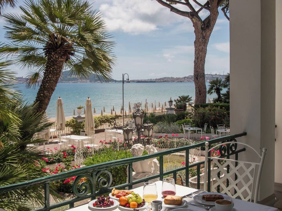 Daily buffet breakfast (EUR 15 per person)