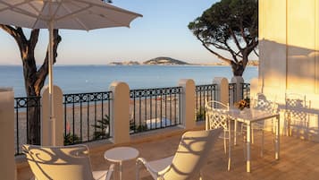 Quarto elite, terraço, vista para o mar | Terraço/pátio