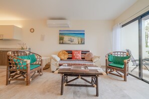 Apartamento | Sala de estar | Una televisión de pantalla plana
