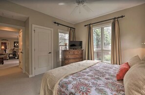 3 bedrooms, iron/ironing board, free WiFi, bed sheets - Beautiful GROUND FLOOR 3 Bedroom Relaxing Oasis w Private Veranda on Golfcourse (St. Augustine)