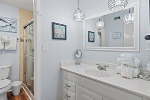 A bathroom with a white sink, mirror, and towel rack. - BOOK NOW FOR SUMMER SPECIALS - BEACH SERVICE INCLUDED - GREAT UNIT FOR COUPLES (Miramar Beach)