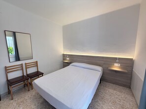 2 bedrooms, iron/ironing board, free WiFi, bed sheets - Agi La Pinta 40 Apartamento for rent in Roses Girona. (Roses)