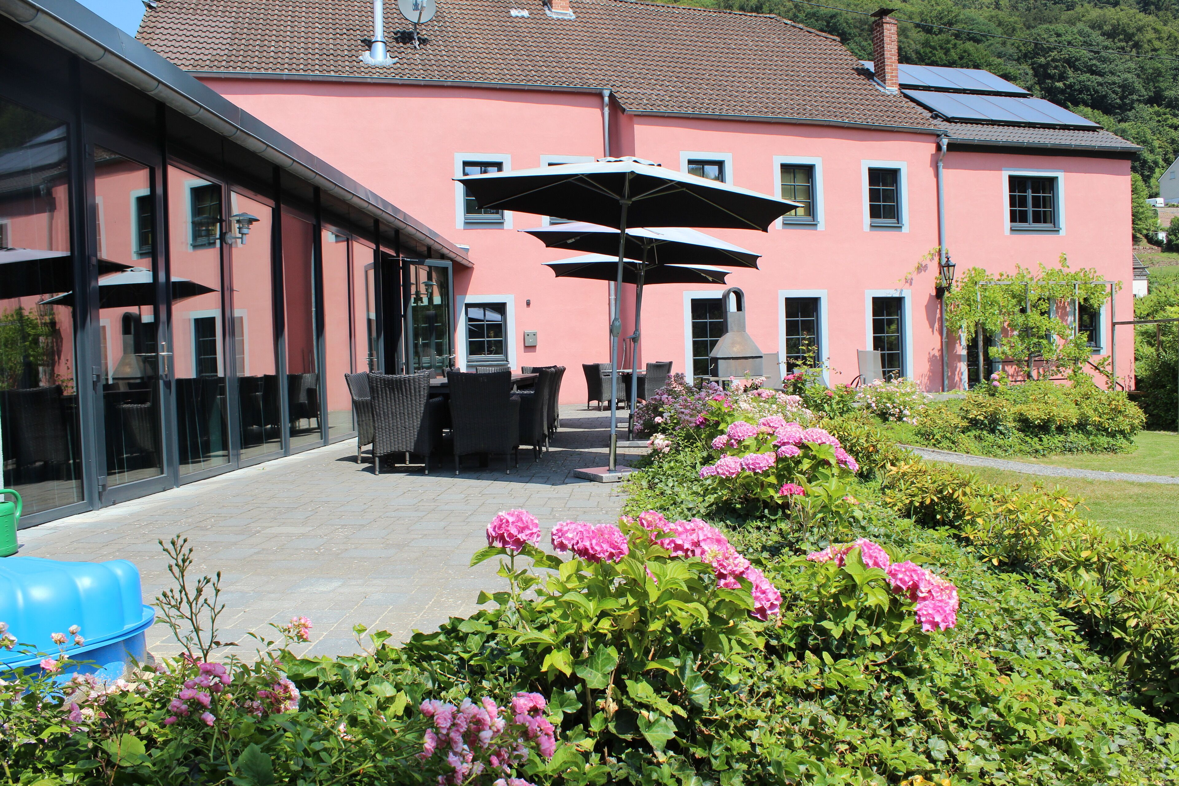 屋外ダイニングエリア