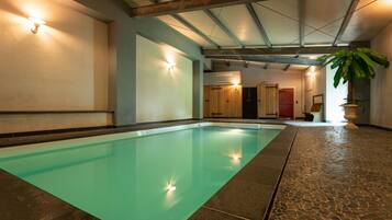 Innenpool, beheizter Pool