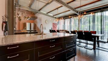 Refrigerador, microondas, horno, lavavajillas