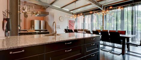 Refrigerador, microondas, horno y lavavajillas