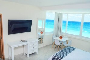 1 bedroom, iron/ironing board, free WiFi, bed sheets - Ocean front studio 1, gorgeous views (Cancún)