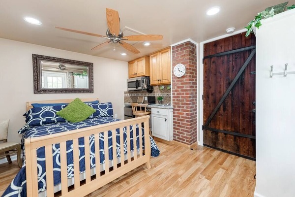 1 dormitori, planxa i posts de planxar, wifi i roba de llit