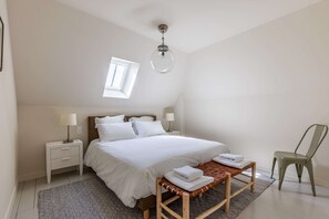 2 bedrooms, iron/ironing board, travel crib, free WiFi
