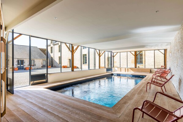 Inomhuspool och uppvärmd pool