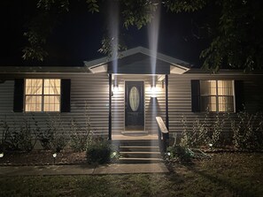 Exterior detail - Cozy 2/1 Across from Caney Boat Ramp RV/Boat Parking   (Kingston)