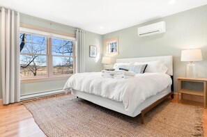 5 bedrooms, desk, iron/ironing board, free WiFi