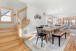 Dining - Drakes Island-Renovated!-tidal water views! (Wells)