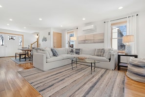 Smart TV, ping pong, offices - Drakes Island-Renovated!-tidal water views! (Wells)