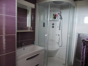 Apartment | Bathroom