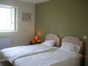 3 bedrooms, iron/ironing board, travel cot, free WiFi - LE Calme Dans UN Ecrin DE Verdure (POUPAS)