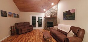 Smart-TV, Kamin, DVD-Player